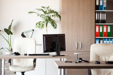 Kimse iş yerinde ne zaman sabah boş ofis