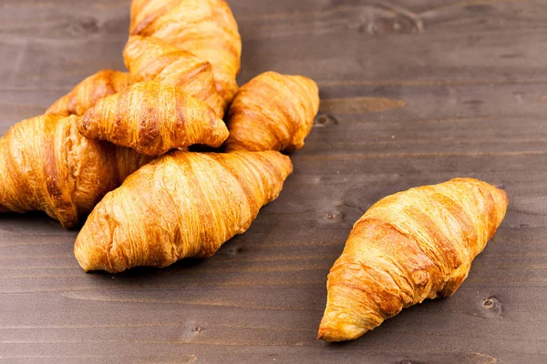 Fresly pečené zlaté croissanty — Stock fotografie