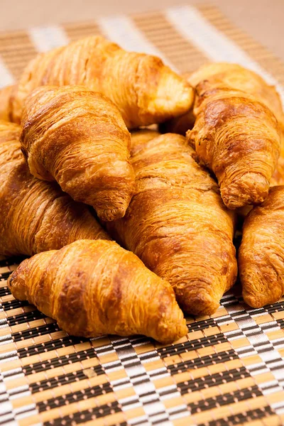 A friss croissant arany közelről — Stock Fotó