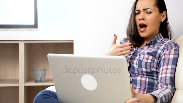 Yawning woman while working on the computer — Stock Video