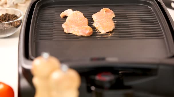 Timelapse speed up of five pork chops getting grilled — Stock Video