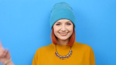 Onun parmak kadar serin güzel hipster kadın poiting