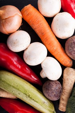 Kapatmak üzerine organik sebze büyüdü