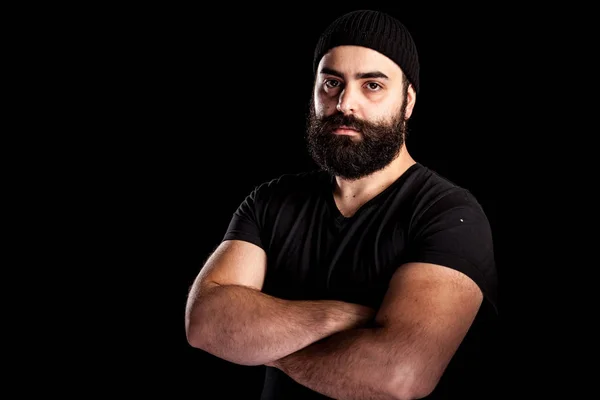 Colérique barbu hipster guy sur noir fond — Photo