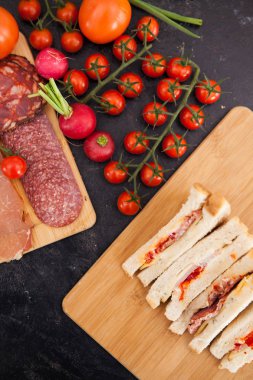 Taze ve lezzetli club sandviç