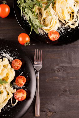 Sağlıklı makarna tagliatelle parmesan ile