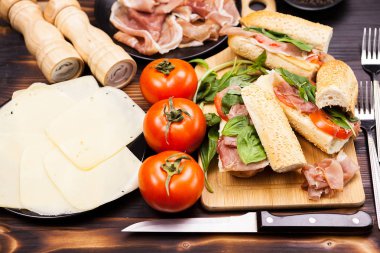 Dört ev yapımı sandviçler üzerinde Üstten Görünüm