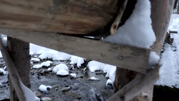 Fluss im Winter Berge — Stockvideo