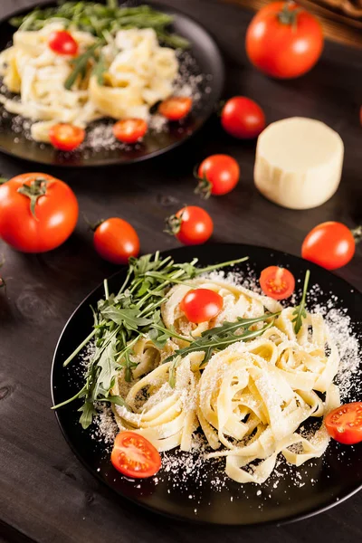 Mozzarella cheese with tagliatelle pasta — Stock Photo, Image