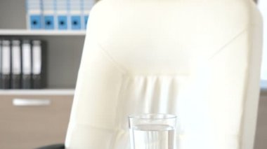 Boş Modern Ofiste Dizüstü bilgisayar Ekranı