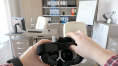 Vr sanal gerçeklik kulaklık koyarak Pov shot