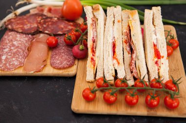 Ev yapımı club sandviç yakın çekim