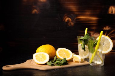 Limonata yenileniyor taze limon yapılan