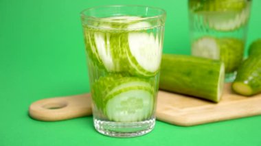 Salatalık ile yapılan su Detoks