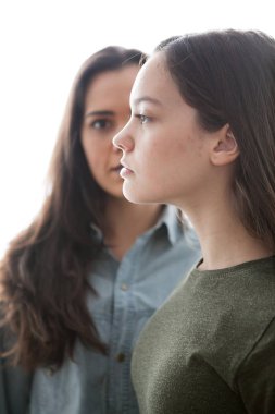 İki kız kardeşin portresi