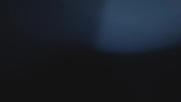 Увядший голубой световой эффект с бликом объектива — стоковое видео