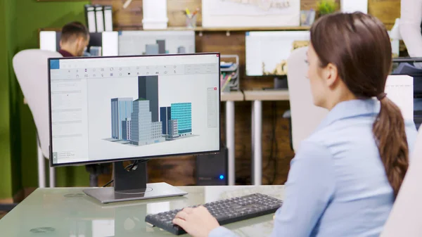 Female architect making 3d building models on computer — Stock Photo, Image