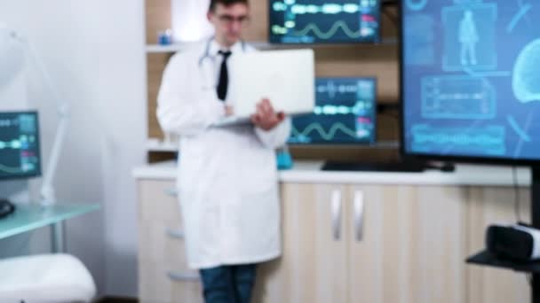 Doctor in neuroscience research using laptop in modern centre — Stock Video