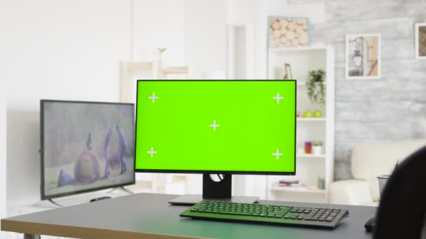 PC monitor with isolated green screen mock-up — Stock Video