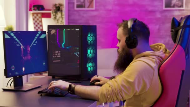 Focused young man sitting on gaming chair — Stock Video