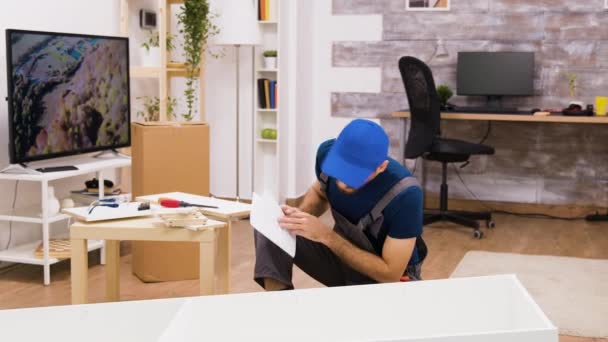 Professional furniture assembly worker wearing a cap — Stock Video