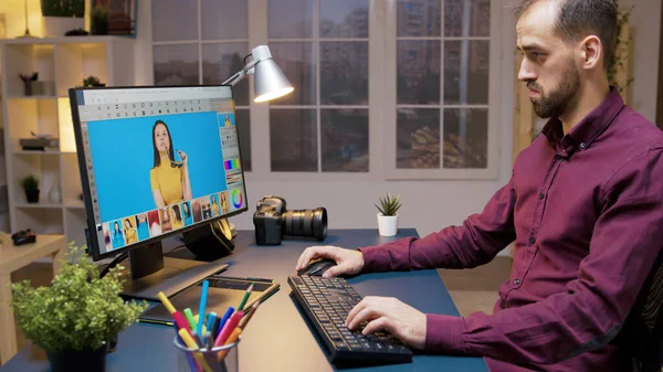 Male photographer edits photos in creative office — Stock Fotó