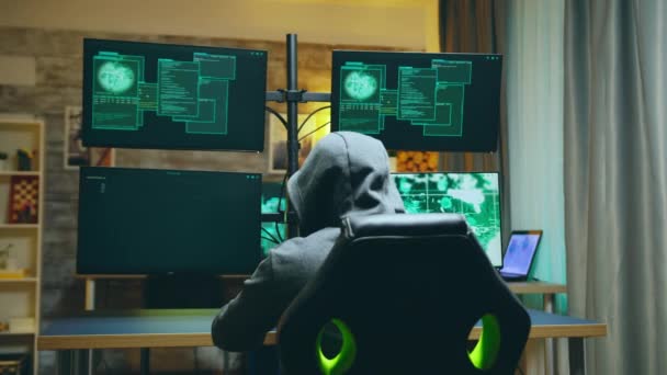 Toegang geweigerd voor gevaarlijke hacker tijdens een cyberaanval — Stockvideo