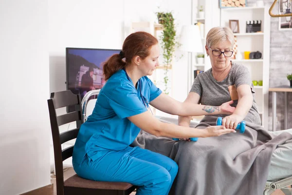 Female doctor and retired woman in nursing home — Stok fotoğraf