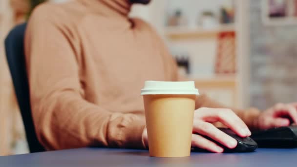 Close up of male engineer picking up his coffee — ストック動画