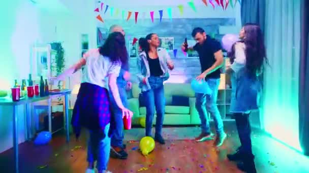 Cheerful and young group of people dancing — Stock Video