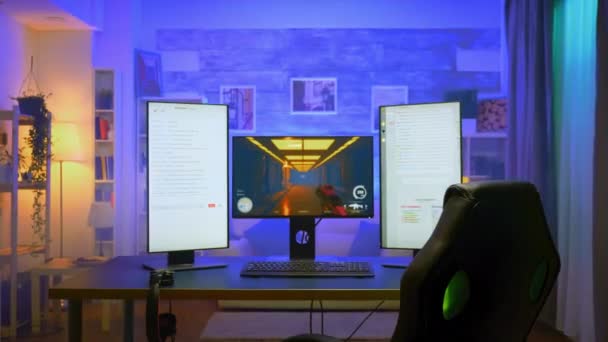 Kamer met professionele gaming setup met krachtige PC — Stockvideo