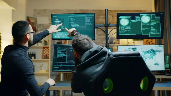 Team of dangerous male hacker using a powerful computer — Stock fotografie