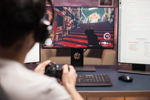 Over shoulder footage of man playing shooter games — Stock Photo, Image