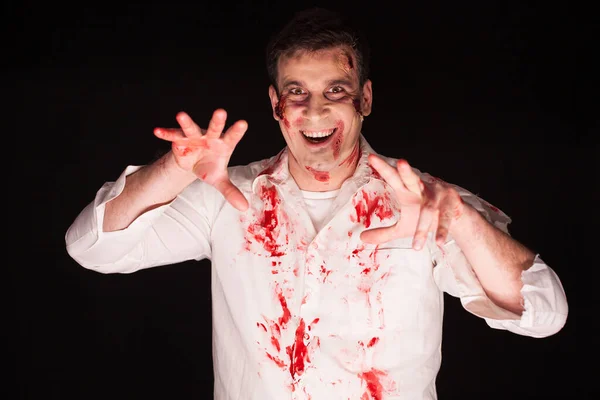 Mann mit verrücktem Horror-Make-up vor schwarzem Hintergrund — Stockfoto