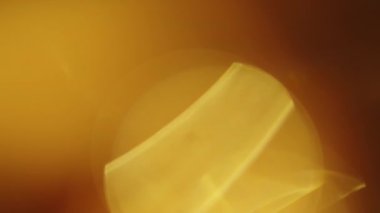 Romantik oyunlarda doymuş altın bokeh