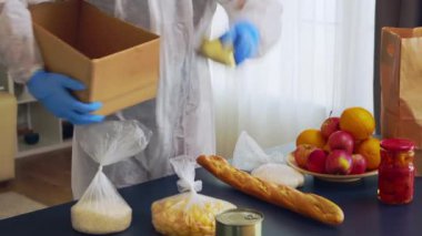 Gönüllü olarak kutuya yemek koyun.