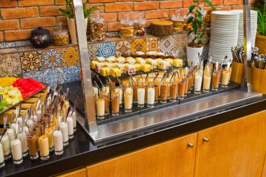 Restoranda masaya tatlılar