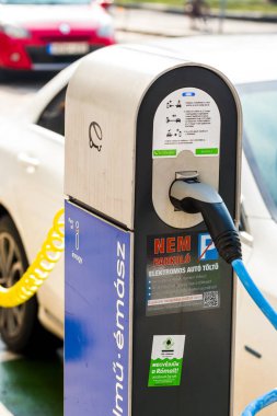arabalar için sokak elektrik yükü