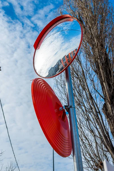 Espelhos panorâmicos para uma melhor visibilidade dos carros — Fotografia de Stock