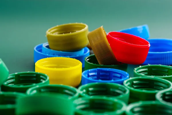 Mehrfarbige Kunststoffkappen — Stockfoto
