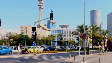 Tel Aviv, İsrail - 23 Ekim 2016: Görünümü Savunma Bakanlığı ve Azrieli Merkezi. Azrieli Merkezi Tel Aviv dönüm noktası olduğunu.