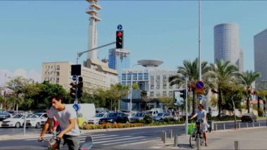 Tel Aviv, İsrail - 23 Ekim 2016: Tel Aviv Azrieli Merkezi ve Milli Savunma Bakanlığı manzaralı Merkezi. Azrieli Merkezi dönüm noktası olduğunu