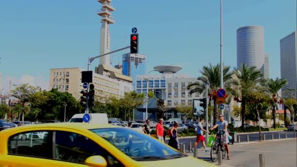 Tel Aviv, Israel - 23 de octubre de 2016: Vista del Centro Azrieli y el Ministerio de Defensa. Centro Azrieli es el punto de referencia de Tel Aviv . — Vídeos de Stock