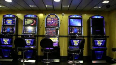 Havre, Fransa - Ağustos 2013 yaklaşık: Slot makineleri üzerinde yaklaşık Ağustos, 2013 Havre, Fransa İngiltere'ye feribot