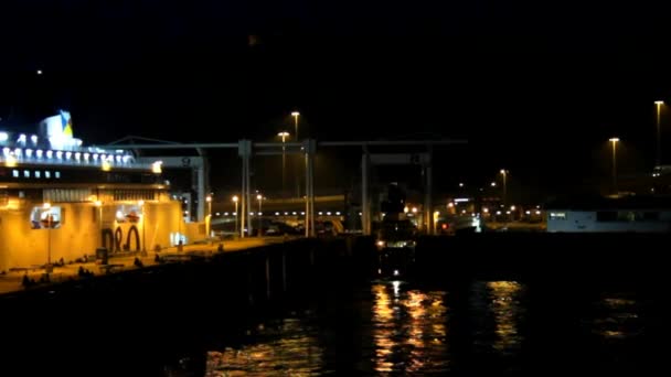 Départ du ferry de Douvres au Havre la nuit — Video