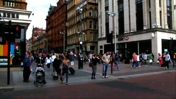 Peatones en el centro de Glasgow en el área de Buchanan y Sauchiehall Street — Vídeo de stock