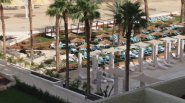 Ölü Deniz ve otel Beach