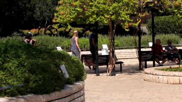 Park van Rothschild. Ramat Hanadiv. Memorial tuinen en het natuurpark — Stockvideo