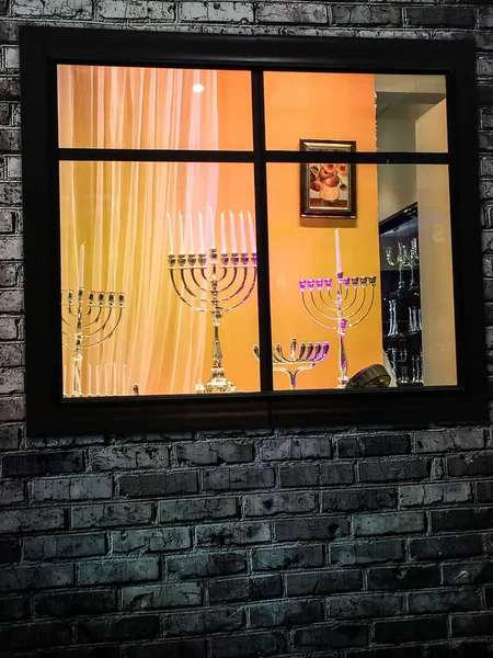 Juutalainen loma Hanukka tausta menorah (perinteinen kynttilänjalka ) — kuvapankkivalokuva