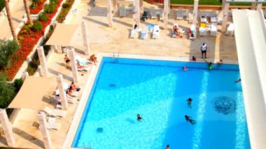 Tatilcilerin Luxery Hotel Yüzme Havuzu